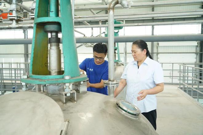 甄曰菊 從企業(yè)決策者到科技工作者的華麗轉(zhuǎn)身，點(diǎn)亮生物基材料的綠色未來(lái)